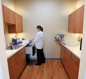 Staff member in the sterilization room